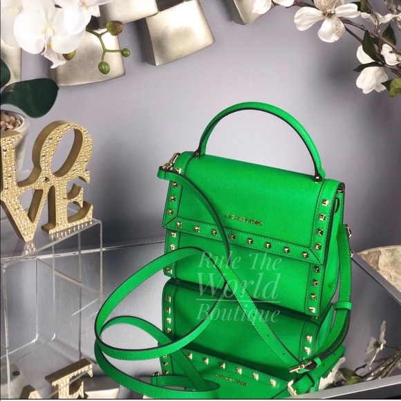 1 DAY SALE!! MICHAEL KORS DILLON STUDDED BAG - Picture 6 of 8